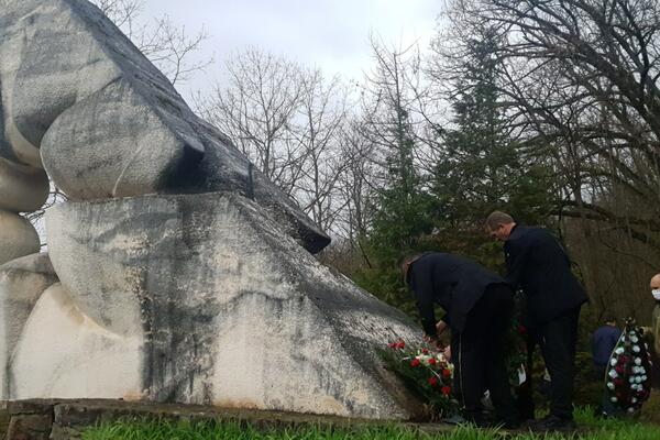 OVAJ SPOMENIK JE TU DA SAČUVA SEĆANJE NA JEDNU OD NAJSTRAŠNIJIH NESREĆA U SRBIJI: Danas je 37. godišnjica