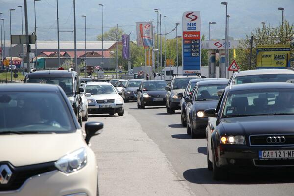 GUŽVE NA PUTEVIMA ZABRINULE SVE SRBE! Pogledajte kako je trenutno na naplatnoj rampi u Preljini! (FOTO)