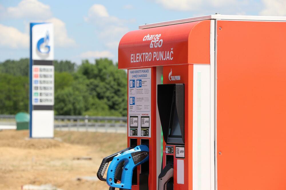 CENE BENZINA NE PRESTAJU DA RASTU: Vodite računa kada krećete na letovanje, RAZLIKE NISU MALE!