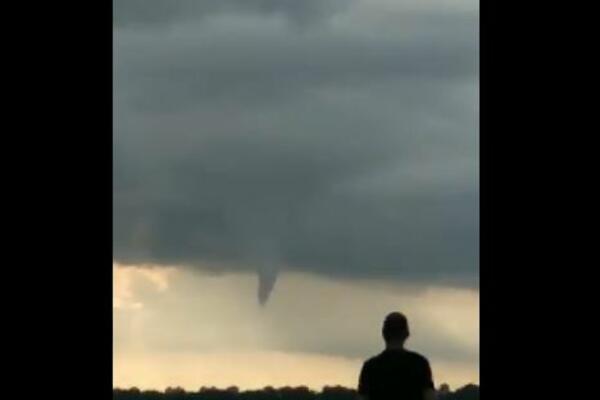 ODAKLE, POBOGU, TORNADO U ČEŠKOJ?! Olujčina frapirala svet, a da li je i Srbija u OPASNOSTI?