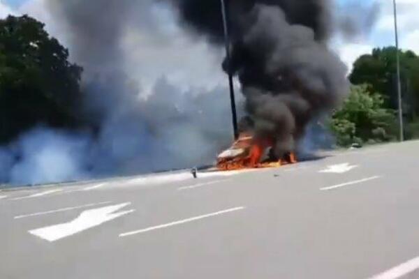 JEZIV PRIZOR: Gori automobil na auto-putu Miloš Veliki!