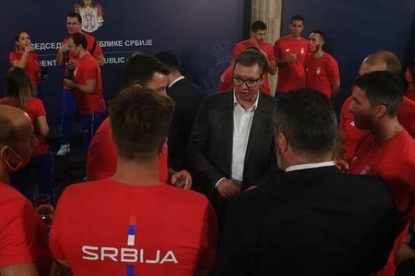 VUČIĆ POŽELEO SPORTISTIMA SREĆAN PUT: Bićemo uz vas, navijaćemo i nadamo se medaljama (FOTO)