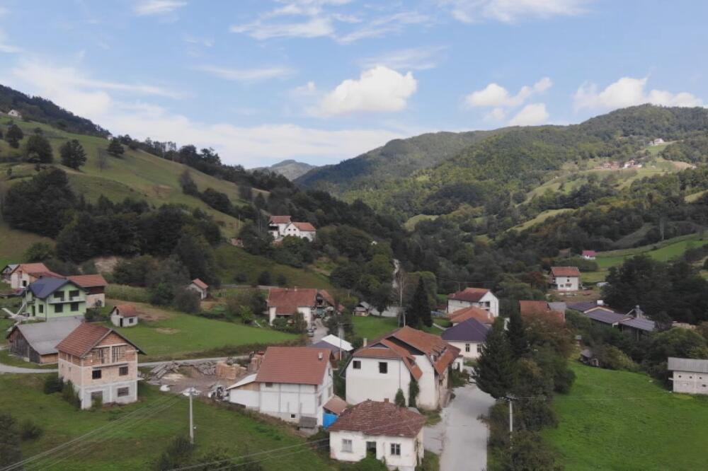 Paklene vrućine pred vratima, a ljudi iz ovog grada ih jedva čekaju: Meštanin dao hit odgovor kako se rashlađuje