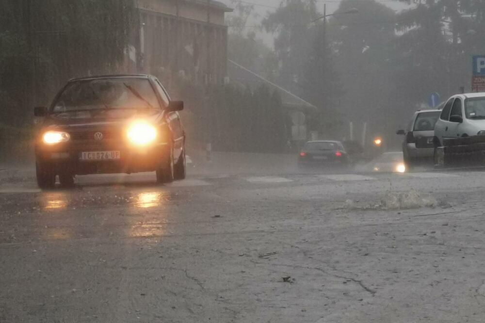 JAKO NEVREME ZAHVATILO SPLIT: Vatrogasci imali više intervencija, drveće oštetilo vozila i rasvetu (FOTO)