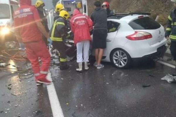 TEŠKA NESREĆA NA AUTO-PUTU KA NIŠU! Poginula jedna osoba u sudaru