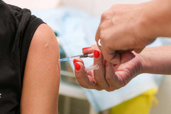 NOVE MERE U KANTONU SARAJEVO: Obavezna vakcinacija za osobe starije od 60 godina