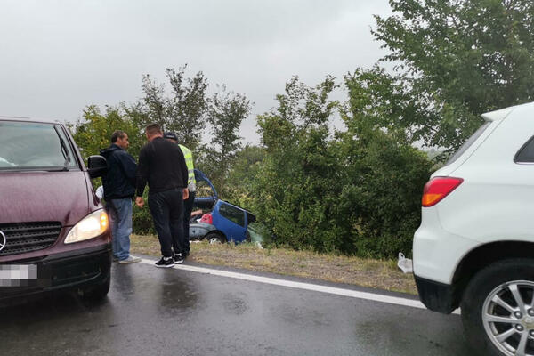 HOROR NA IBARSKOJ MAGISTRALI: Auto završio u KANALU! Jedna osoba POGINULA, PRVE SLIKE UŽASA (FOTO+VIDEO)