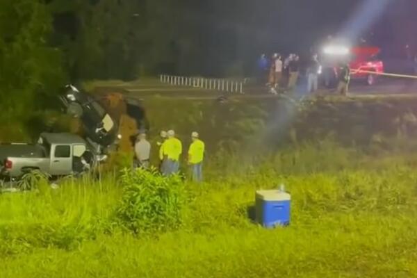 UŽASNA NESREĆA U SAD: Uragan izazvao saobraćajni kolaps, ima poginulih! (VIDEO)