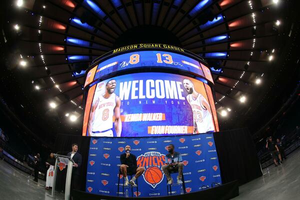 ZBOG OVOG ĆE NASTATI HAOS U 3 NBA TIMA: Nevakcinisanim igračima gradovi zabranili ulazak u Arene!