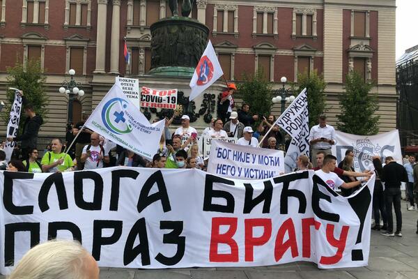 ANTIVAKSERI NAPRAVILI SKUP PROTIV MERA ZA SUZBIJANJE KORONAVIRUSA: Veselo je u centru Beograda! (FOTO) (VIDEO)