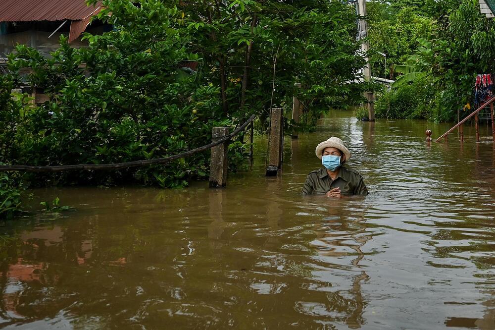 U POPLAVAMA U INDONEZIJI STRADALO 6 OSOBA: Meteorolozi upozoravaju da se jake kiše i dalje očekuju na ostrvu!