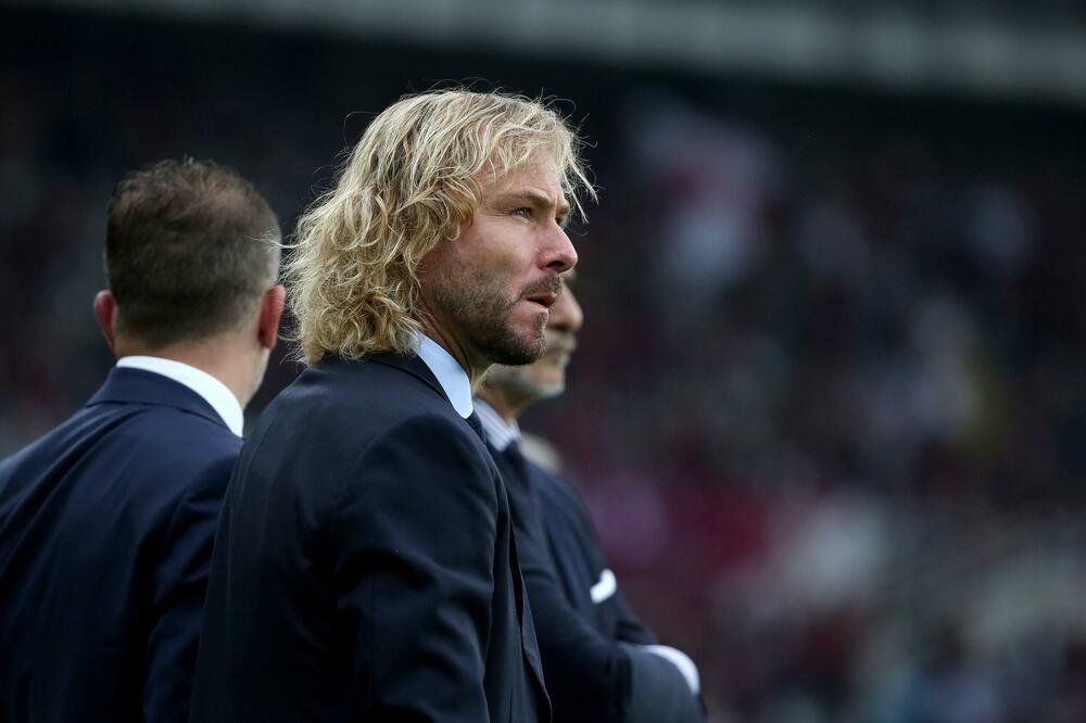 ŽESTOKO IZNERVIRAN: Nedved nije štedeo reči, a ni sebe dok su ga kamere snimale (VIDEO)