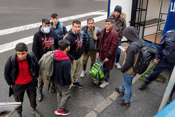 POLICAJCI PRONAŠLI 81 ILEGALNOG MIGRANTA U BEOGRADU: Najveći broj na Savskom vencu i Starom gradu (FOTO)