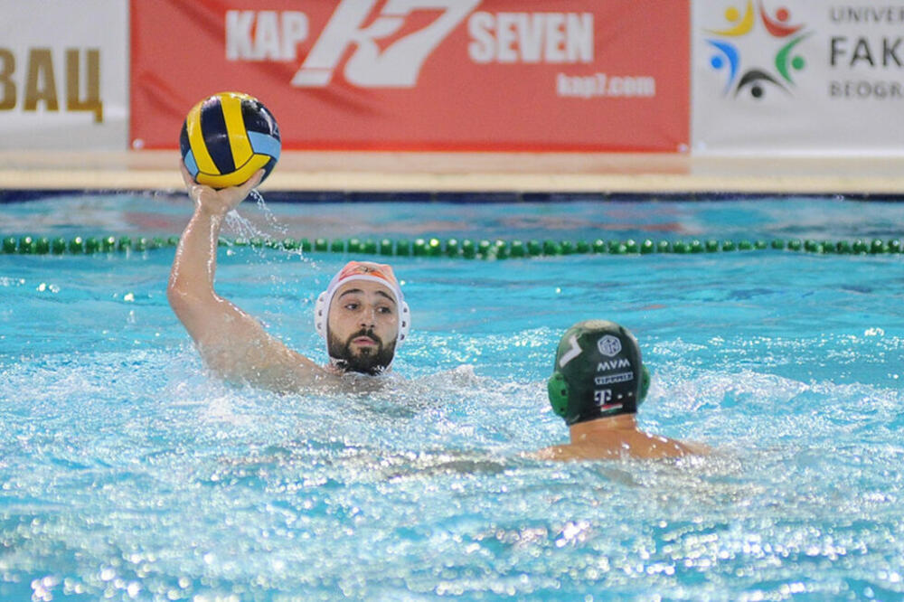 ĆUK DONEO RADNIČKOM VELIKI BOD: Prepun bazen u Kragujevcu uživao u sjajnom susretu (FOTO)