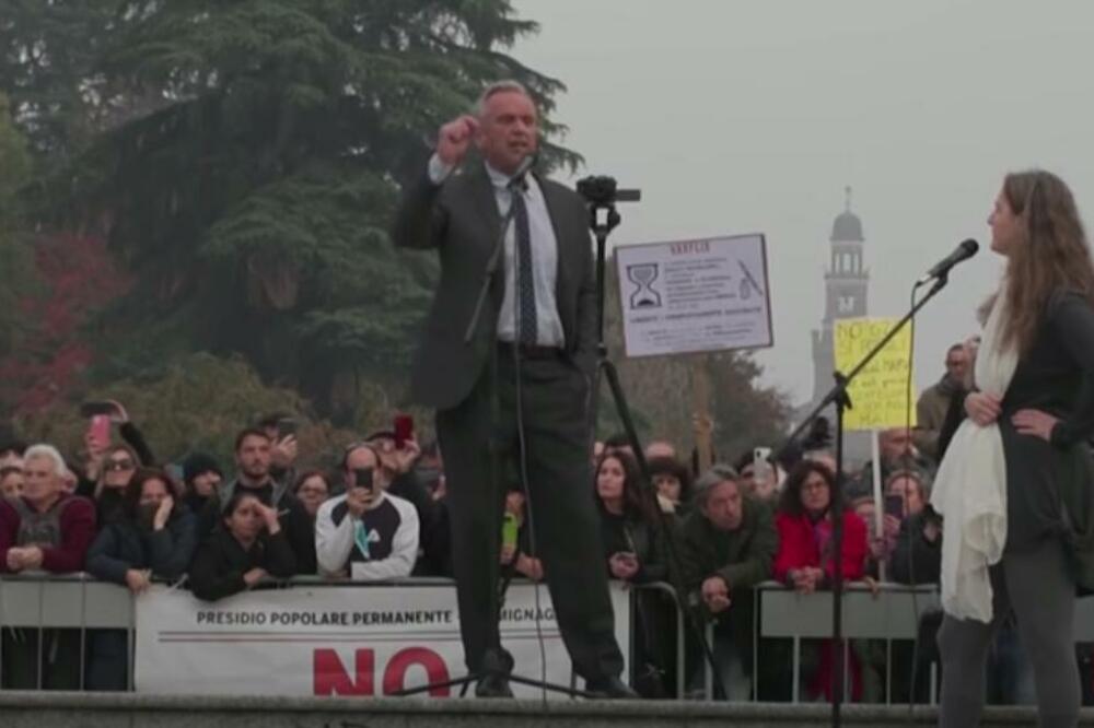 KENEDI MLAĐI PODRŽAO PROTESTE U ITALIJI! Kovid propusnice nazvao instrumentom poslušnosti