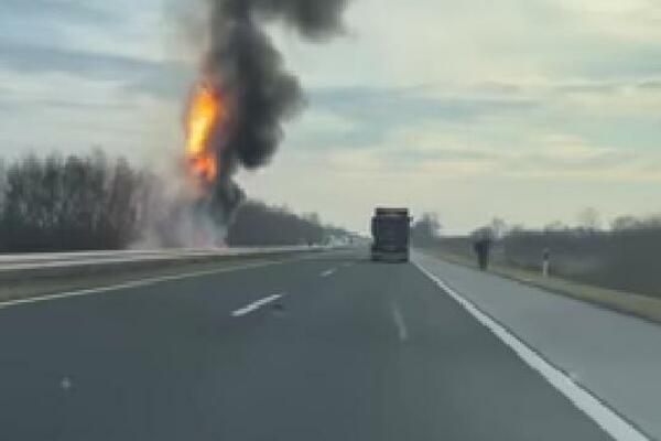 SAOBRAĆAJNA NESREĆA NA AUTO-PUTU U HRVATSKOJ: Sudarili se automobil i cisterna, nakon toga BUKNUO POŽAR (VIDEO)