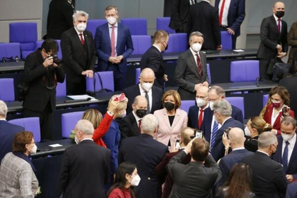 SADA JE I ZVANIČNO: Šolc preuzeo štafetu od Angele Merkel (FOTO)