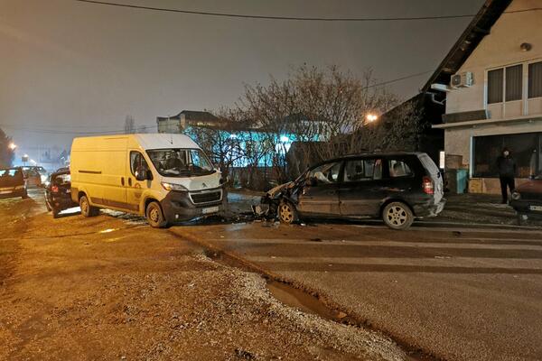 DVE SAOBRAĆAJKE U BANJALUCI: Slupana četiri vozila i oborena bandera!