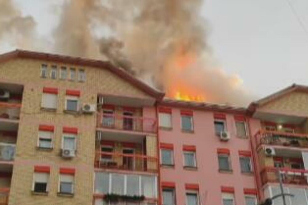 VATRENA STIHIJA U NOVOM SADU SE NASTAVLJA: Vatrogasci sa 6 vozila i kranom pokušavaju da UGASE POŽAR (VIDEO)