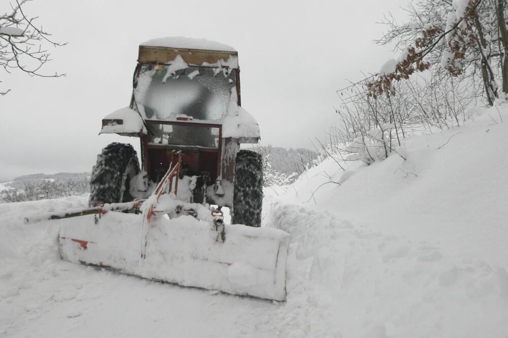 Snežna mećava napravila haos u ovom delu Srbije! Sela ostala bez struje, svi putevi su zavejani!