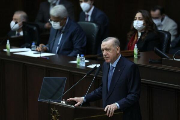 NAKON KOLAPSA, ERDOGAN POVUKAO POTEZ: Ova zanosna LEPOTICA je dobila VAŽNU POZICIJU, jedan DETALJ sve ZANIMA (FOTO)