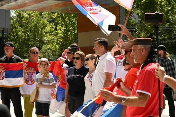 GORI NA ULICAMA AUSTRALIJE: Počeli PROTESTI zbog deportovanja Novaka Đokovića! Osvanula i poruka - NOVAČE, IZVINI!