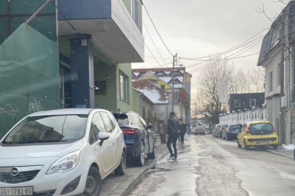 ESPRESO PAPARACO: Pokupio Novaka na aerodromu, pa se uputio na ovu lokaciju - Đorđe UHVAĆEN sa novom devojkom! FOTO