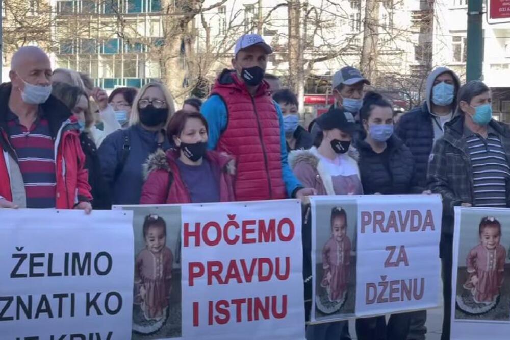 "TRAŽIMO IME I PREZIME POČINIOCA OVOG ZLOG DELA": Protest zbog NERASVETLJENE smrti devojčice Džene Gadžun! (VIDEO)