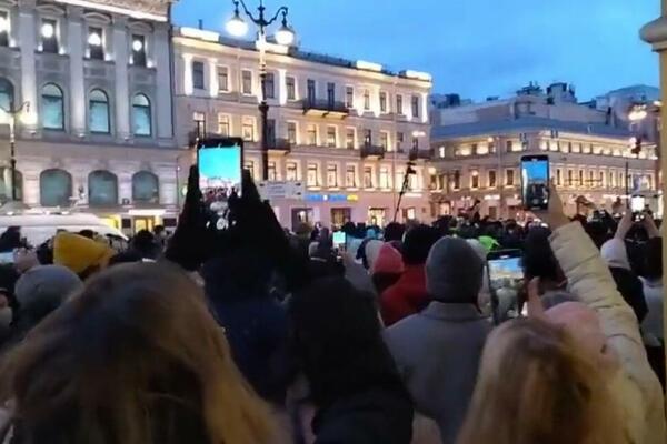 RUSI USTALI PROTIV PUTINOVE ODLUKE! Zahuktalo se u Sankt Peterburgu (VIDEO)