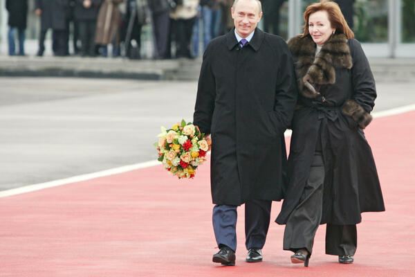 ONA JE ŽENA IZ SENKE KOJA JE OMOGUĆILA PUTINU APSOLUTNU MOĆ: Ozloglašena je u Rusiji, evo ko je ona!