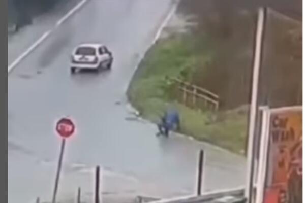 GLEDAJTE NA SVOJU ODGOVORNOST SNIMAK JEZIVE NESREĆE U SRBIJI: Kamere sve zabeležile, UŽASAN TRENUTAK (VIDEO)