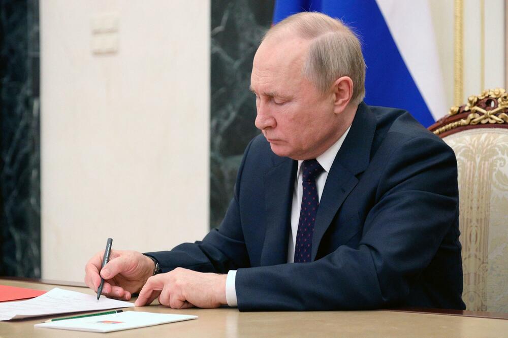 RUSIJA UZVRAĆA UDARAC: Putin spremio treći paket SANKCIJA, da li je ovo moguće