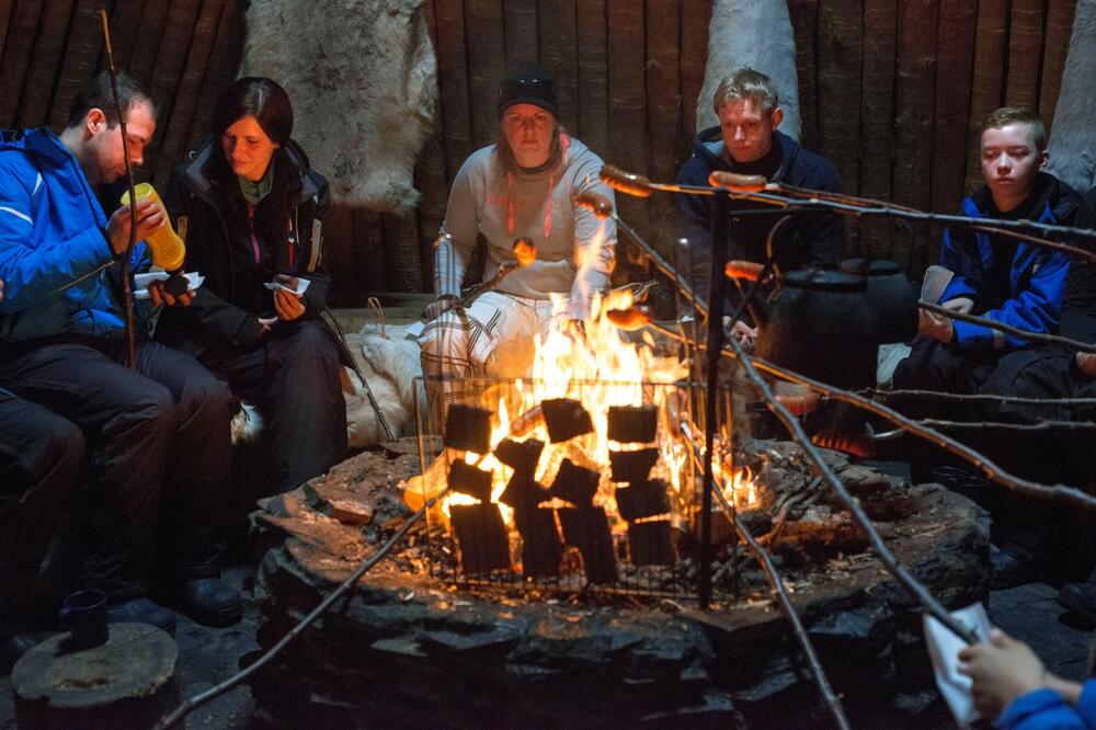 Država koja se graniči sa Rusijom sprema se za najgori scenario: Kopaju tunele, skladište hranu, a vojska im je...