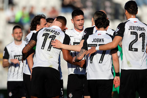 DOKAZ KVALITETA! Fudbal je jednostavan kada igraju majstori! Lako i brzo Partizan duplira prednost! (VIDEO)