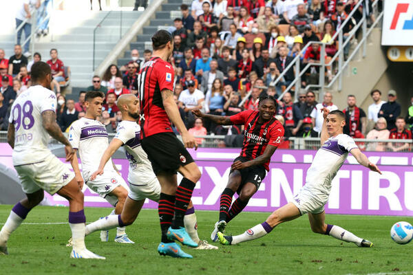 LEAO VODI MILAN KA TITULI! Rosoneri ostvarili treću uzastopnu pobedu u šampionatu! (FOTO)