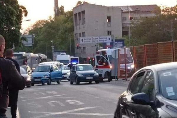 SAOBRAĆAJNA NEZGODA KOD PANČEVCA: Policija i hitna intervenišu, SVE STOJI! (FOTO)