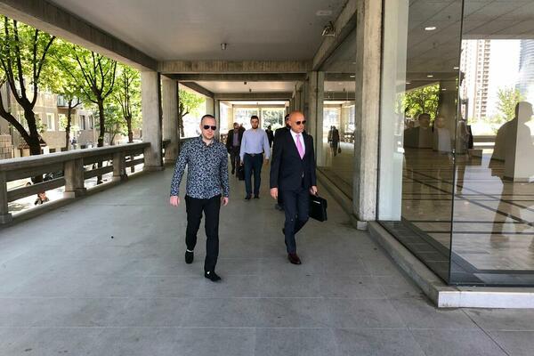 ZORAN MARJANOVIĆ STIGAO NA SUĐENJE U PALATU PRAVDE: Iznenadio STAJLINGOM, rešio je da promeni IMIDŽ! (FOTO) (VIDEO)