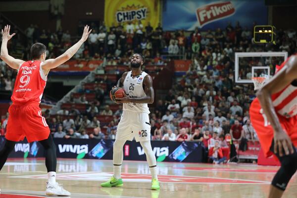 LEGENDA UDARILA NA PARTIZAN I LESORA! Toliko love zarađuje od košarke, a ne zna ni pravila!