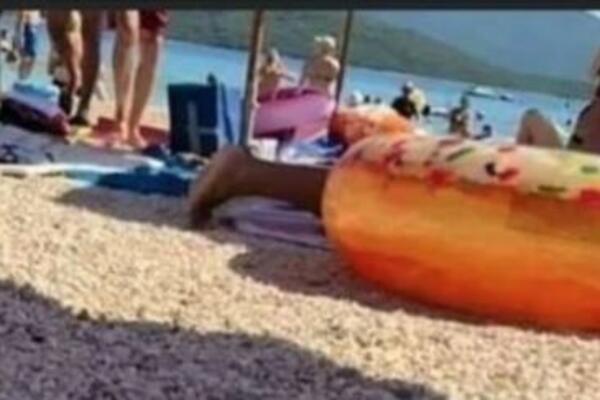 RADNJA CRNOGORKE NA PLAŽI POSTALA HITČINA NA INTERNETU: Uhvaćena je kako to PRAKTIKUJE PRED SVIMA (FOTO)