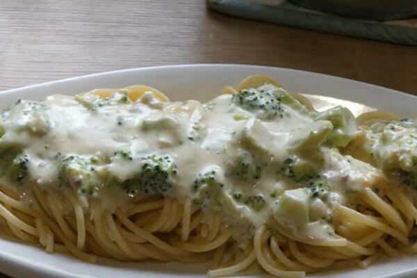 TESTENINA SA OVIM POVRĆEM I SIROM SE TOPI U USTIMA: Odmah ćete POŽELETI da napravite TO ZA RUČAK (RECEPT)