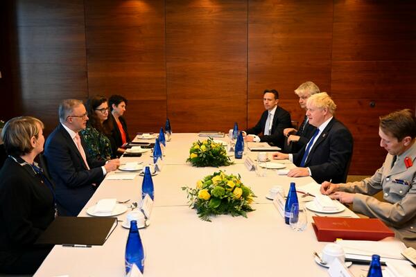 ZVANIČNICI U ŠOKU NA SAMITU NATO U MADRIDU: Pogledajte šta se našlo na MENIIJU, iznenađeni izborom JELA! (FOTO)