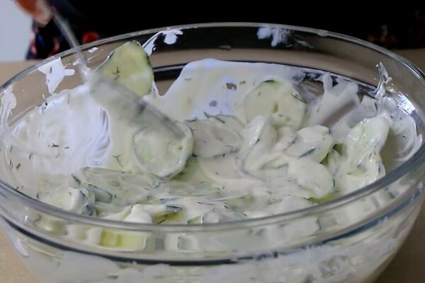 Osvežavajuća salata od krastavca za tropske dane: Pravi se za minut, služi se hladna