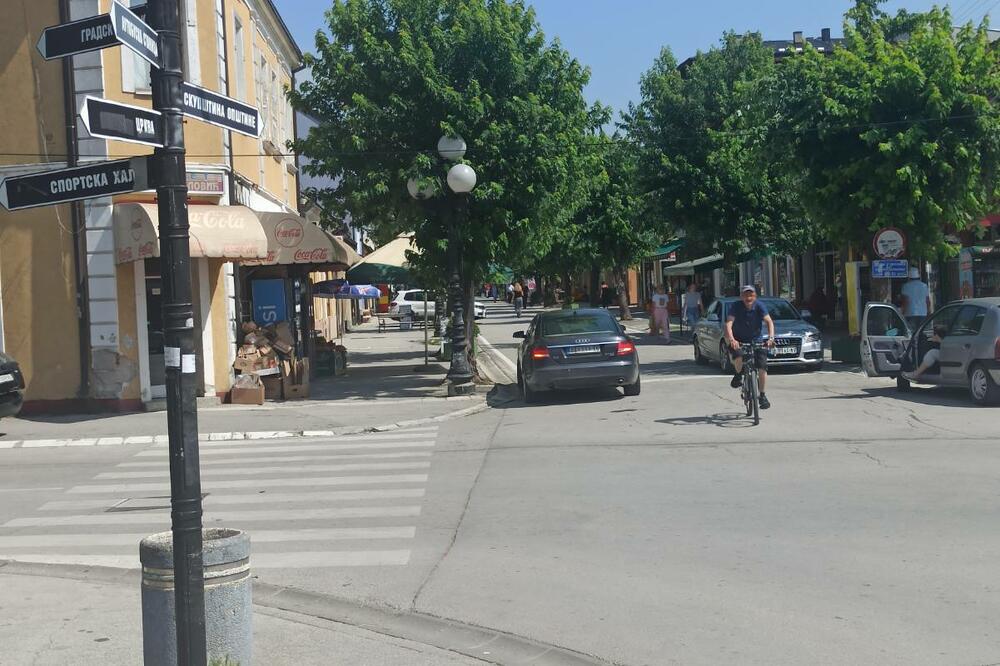 HUMANE TABLE ZA PARKING: Ovo ima samo Srbiji, umesto broja na koji se plaća, UKUCAJTE OVO! Za mališane! (FOTO)