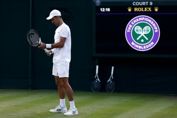 DA SE ZALEDIŠ! Pogledajte šta radi Novak Đoković pred polufinale! (VIDEO)