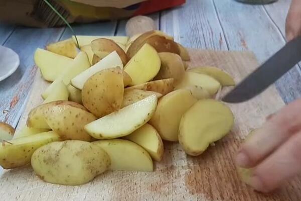 BAKA SLAVKIN RECEPT ZA VAŠULJKE OD KROMPIRA: Starinsko jelo sprema se od NAJJEFTINIH sastojaka!