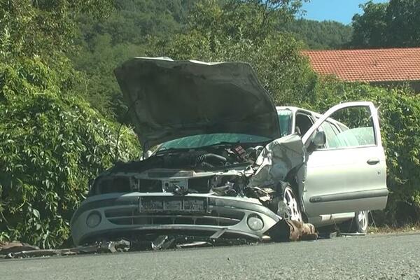 TEŠKA NESREĆA KOD KRUŠEVCA: BMW prešao na drugu stranu kolovoza, POVREĐENE 3 OSOBE! (VIDEO)