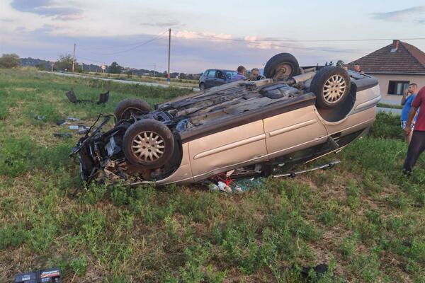 TEŠKA SAOBRAĆAJNA NESREĆA U ČAČKU: Automobil na KROVU, vozač u BOLNICI