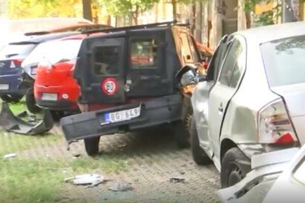 VOZAČU POZLILO ZA VOLANOM: Užas u Beogradu, 7 automobila oštećeno, jedna osoba POVREĐENA!