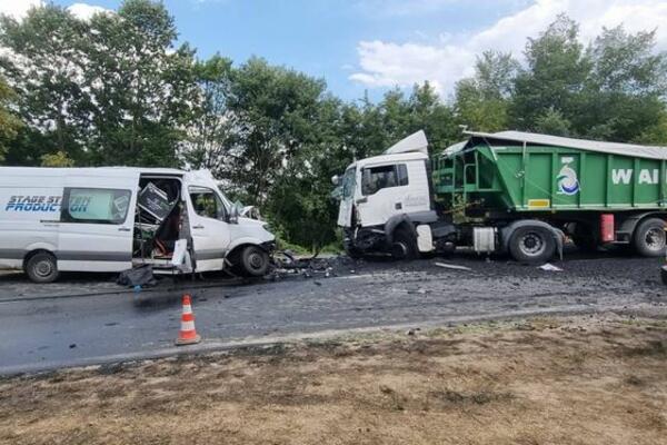 TEŠKA NESREĆA KOD KURŠUMLIJE: Direktan sudar dva teretna vozila, ima povređenih!