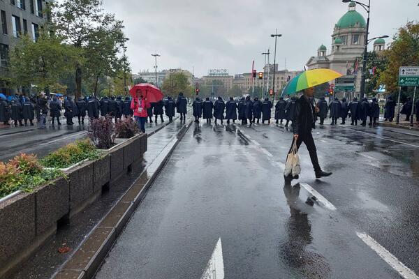 PROTIVNICI PRAJDA I POLICIJA, OČI U OČI: Trenutno nema incidenata!